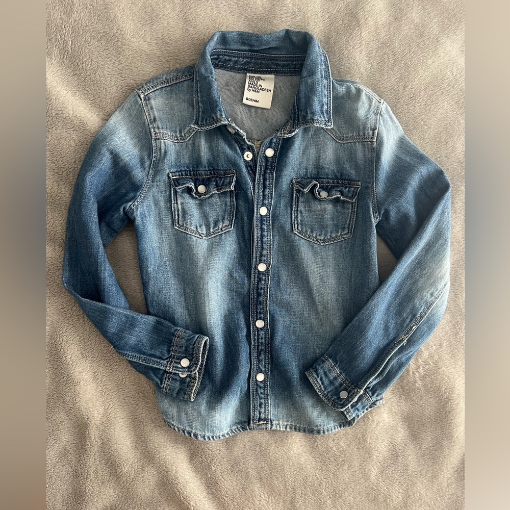 ❤️ADORABLE Snap Button Denim Shirt EUC